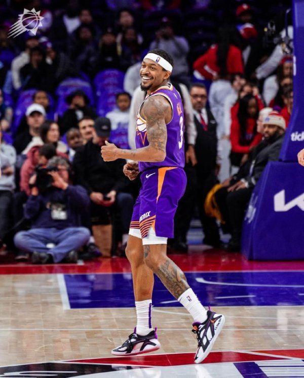 比尔25分太阳力克76东谈主止4连败 活塞险胜开辟者