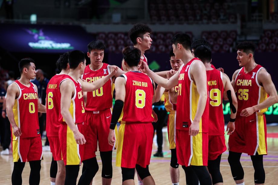 [图]全队15记3分！中国男篮亚洲杯31分大捷印度