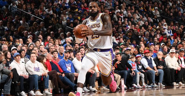 詹姆斯：今天东里皆累了我不累 因此打得更主动