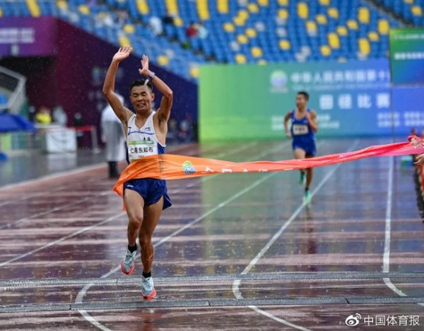 从放牛娃到全运冠军 仁青东知布精明马拉松赛场