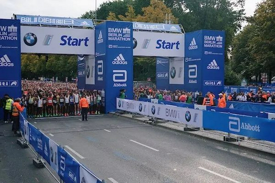 柏林马拉松阿多拉夺冠 创十年来赛事最慢获利