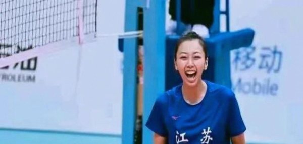 江苏女排替补二传孙燕年仅24岁悄然退役，郎平重心培养的但愿就此搁浅，江苏女排二传声势迎来大换血，几位主力接踵离开球队激发球迷热议