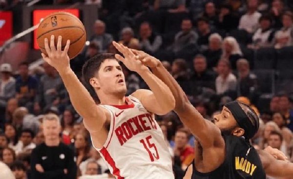 年度最好第六东谈主竞争，数据亮眼却各有短板，谁能稳坐榜首激励深度想考？