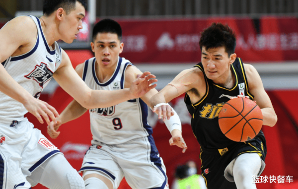 CBA太惨了! 新赛季门票被当赠品送: 买牛奶送CBA门票?