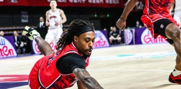 莫兰德有思法了，杰隆布朗加盟辽篮却难融入球队体系，关节技能得分无力贯通真实问题，大小外助链接缺失成辽篮隐患