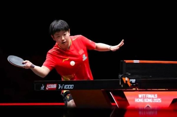 孙颖莎WTT香港退赛女单，忍痛夺混双亚军颤动全场