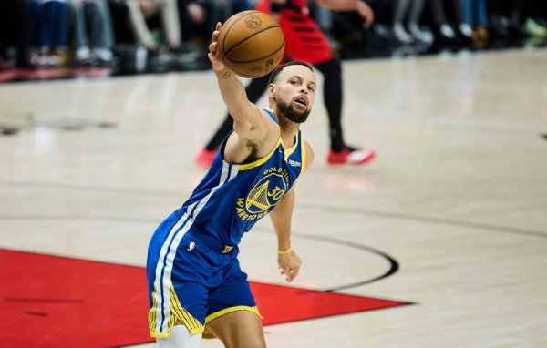 贯穿两场创神记录！库里单场得分40＋，又是史上第1东谈主