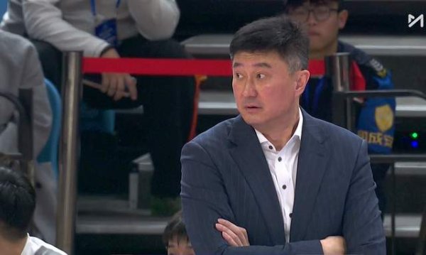 央视直播！CBA焦点对决来袭，徐杰火线复出，杜锋要给丁伟上一课