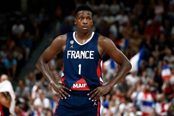 15岁打办事，18岁拿MVP，耀眼欧洲的天才，却在NBA沦为角落东说念主！