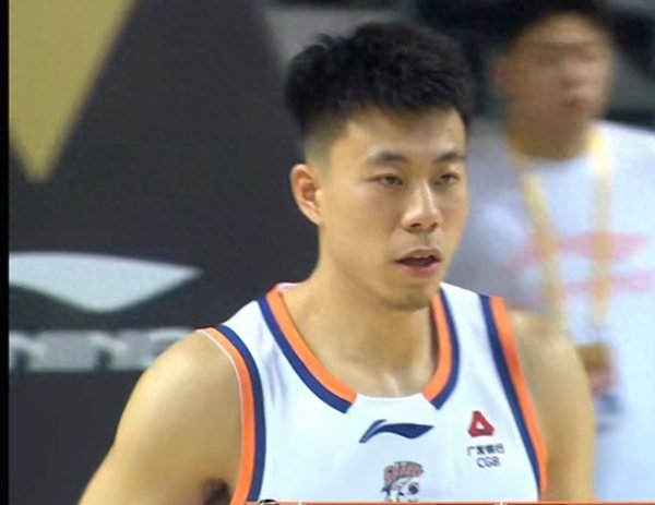 上海男篮翻车了! 105-97不敌南京, 张镇麟19分, 弗格或被更换