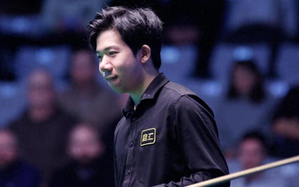 苏格兰公开赛, 中国21岁小将赛点被逆转, 斯佳辉决胜局坚苦晋级