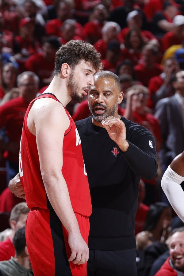 申京濒临将强防备仍揽三双! 乌度卡: 迫切端很好 防备需更好