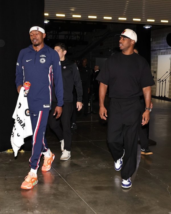 保罗办派对仅比尔/祖巴茨等三东谈主出席 他念念诞生球队文化屡遭泼凉水