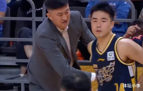 9分完胜! 广东豪取4连胜: 徐杰轰17+6+6, 外助攻防一体成惊喜