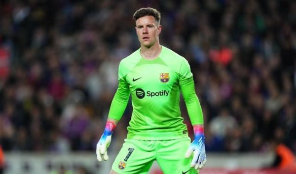 特尔施特根回到那片球场归并看台，不同身份