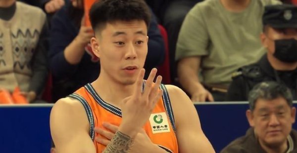 金金11分4板6助6助攻2断1帽全场血战，洛夫顿11投中4亏负卢伟相信