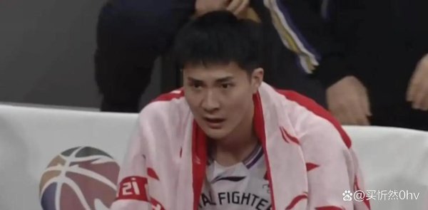 北控内线伤成筛子，选藏掉链篮板被抢走，输给吉林没啥悬念；惩办层喊冬窗补强，球迷却怕仅仅空论，球队接下来硬仗能撑住吗