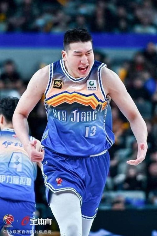 新疆男篮惜败85-89主帅怒批李炎哲弘扬