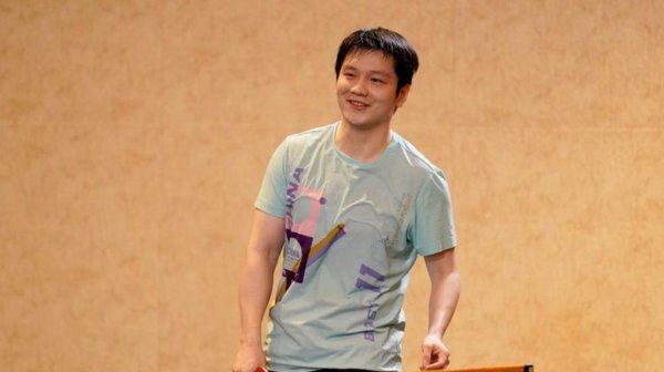 德媒镜头下的樊振东充满电影感，他用拍子与浅笑投诚赛场，获得得胜也获得千万球迷的心，实力与东说念主格魔力逾越国界激励热议