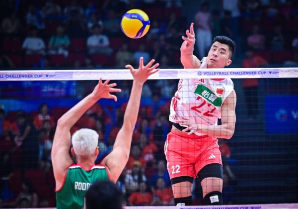 中国男排张景胤 膝盖伤情更新 治愈画面公布