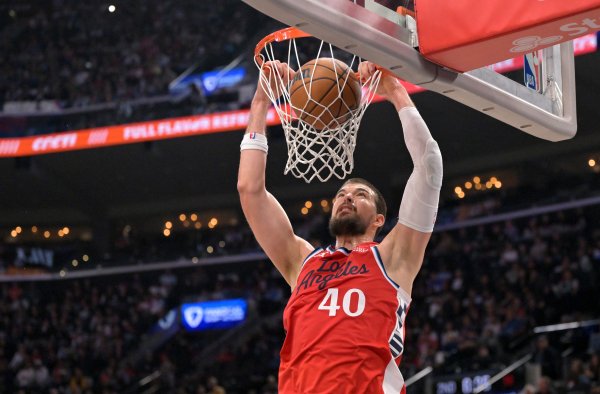 卢：绿军上半场用中锋防科林斯&影响蹙迫 是以祖巴茨下半场首发