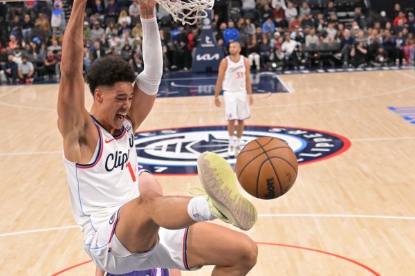 泰伦·卢：尼德豪泽极度拼&能量满满 他大略抢板盖帽&有6个遑急板