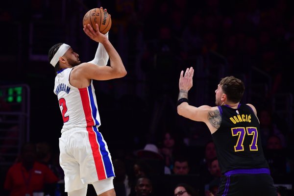 真是很强！康宁汉姆半场13中9砍20分率队向上 8次助攻周转全队