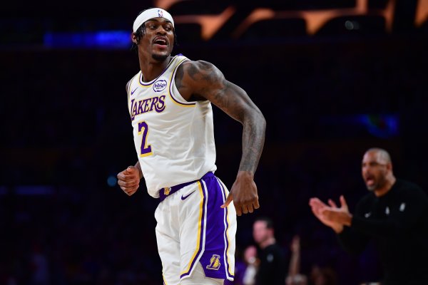 搏命式属目再附送2记三分！范德比尔特半场3中3得8分7板1助