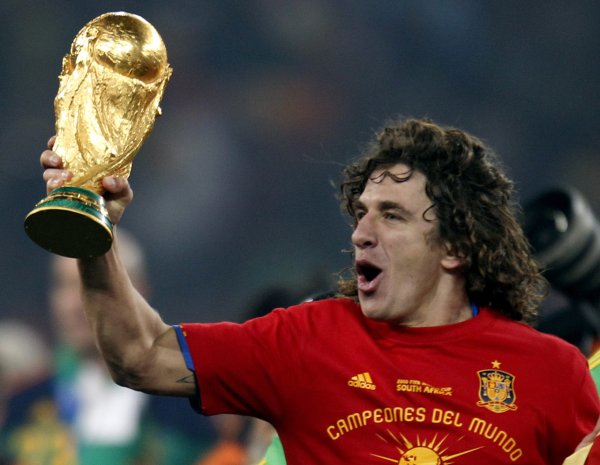 普约尔谈全国杯夺冠成员未提皇马球员，卡纳瓦罗：别忘了门将卡西